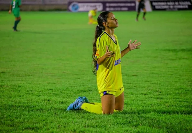 Kedma Larissa em atuação na Sociedade Esportiva Tiradentes