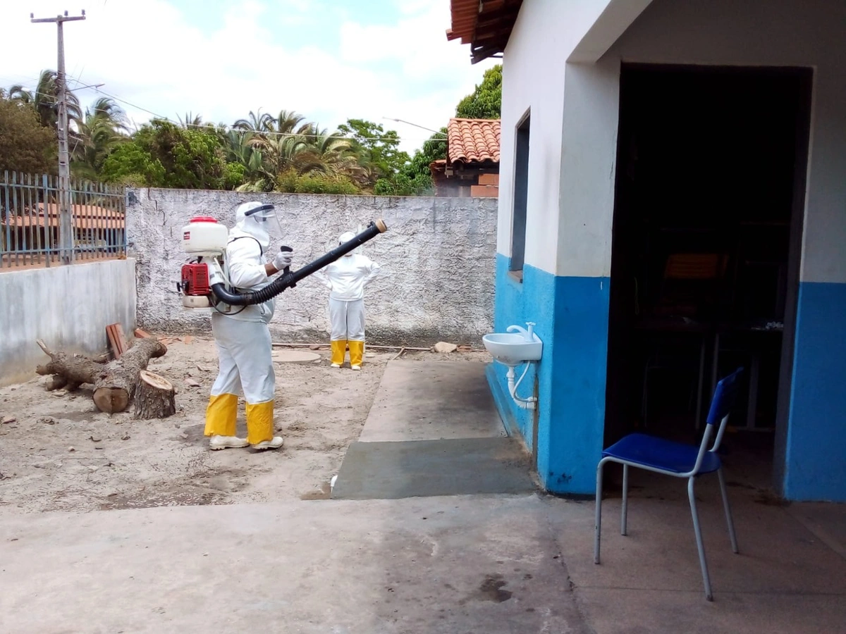 Limpeza das escolas de Beneditinos