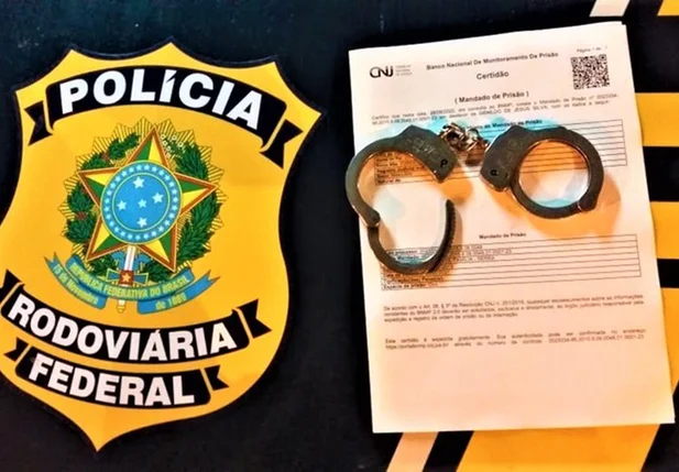 Mandado de prisão cumprido pela PRF