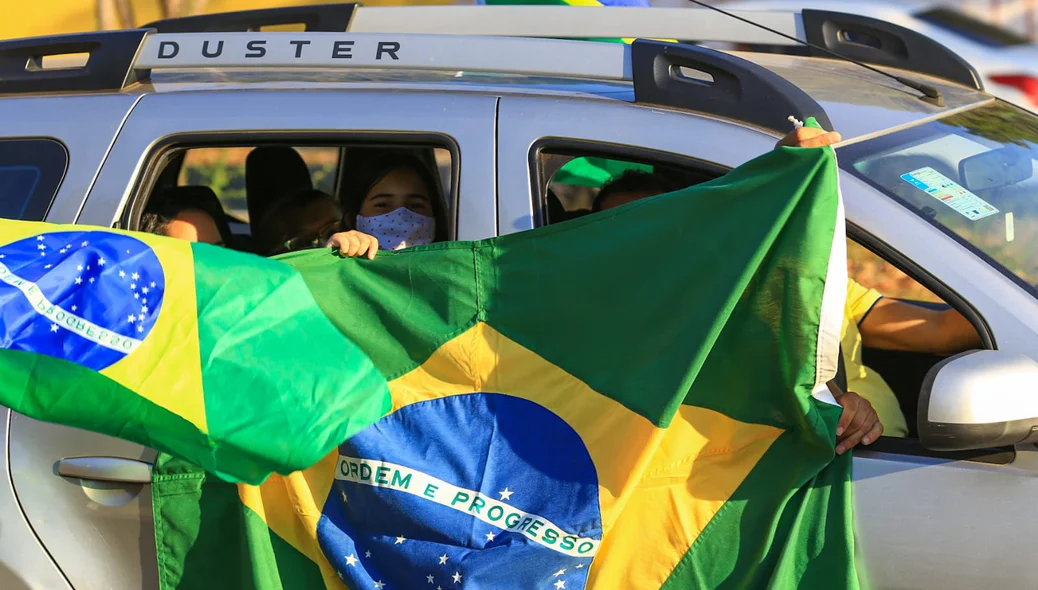 Manifestante em carreata