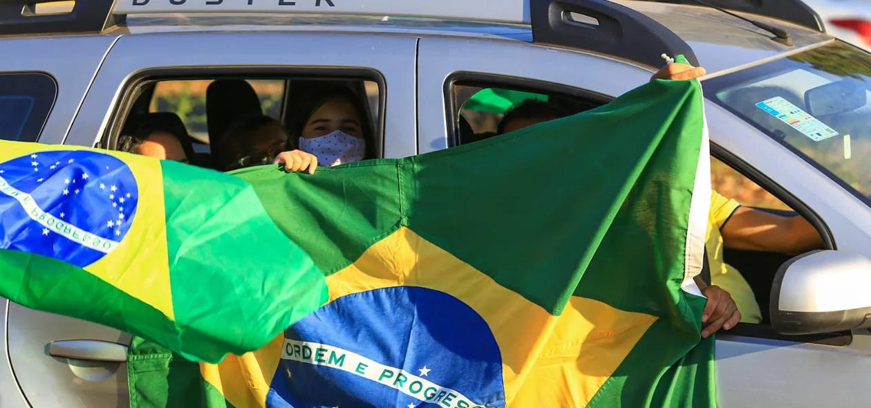 Manifestante em carreata