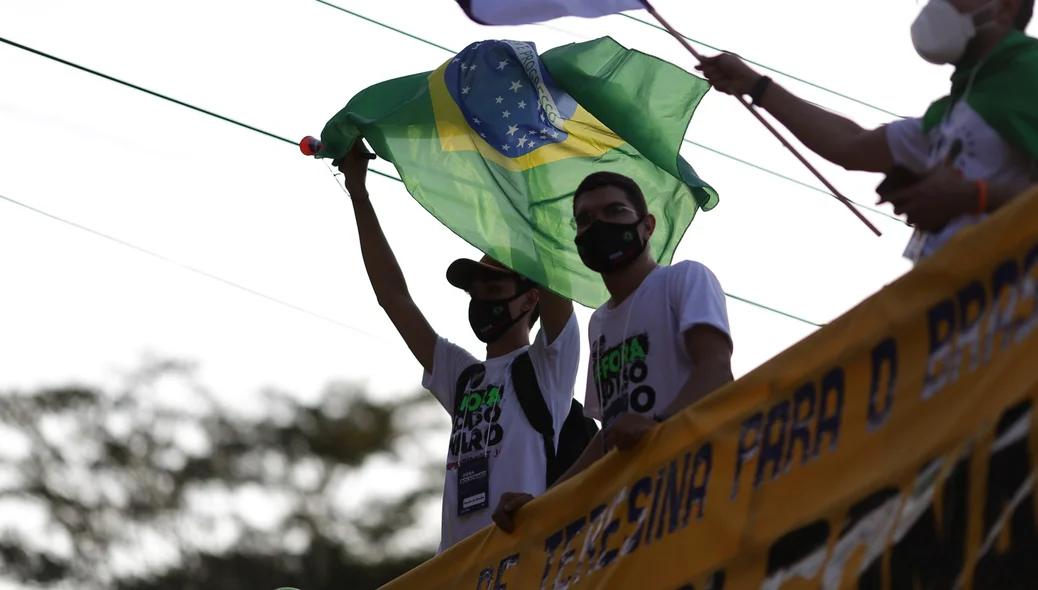 Manifestantes pedem saída de Bolsonaro da presidência