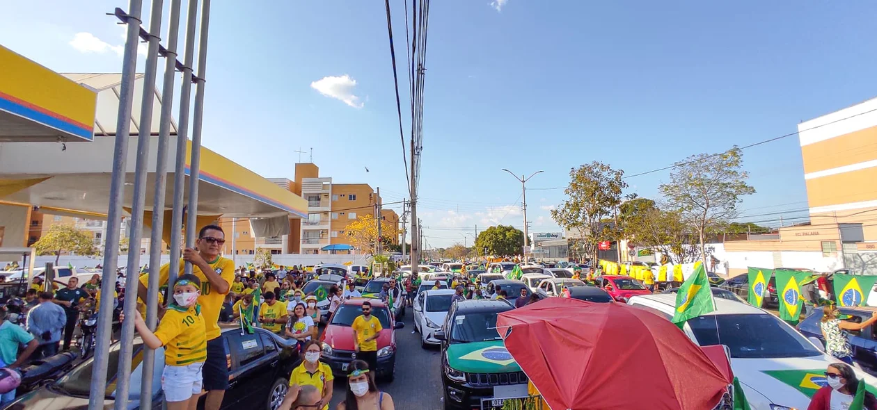 Manifestantes se reúnem em ato pró-Bolsonaro