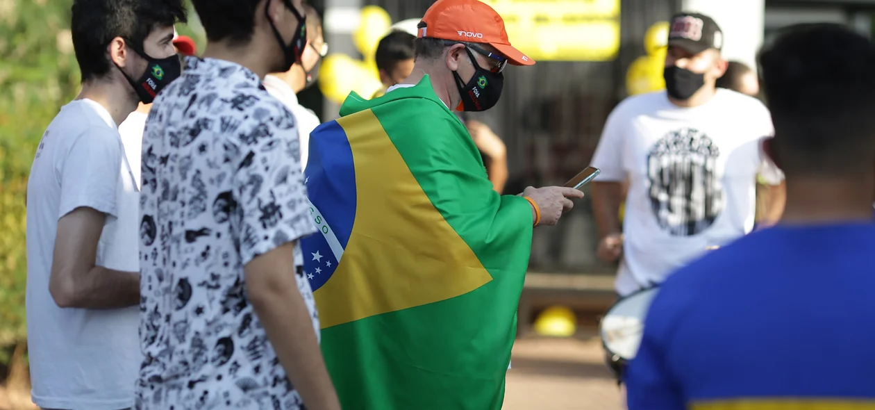 Manifestantes se reúniram no estacionamento da Ponte Estaiada
