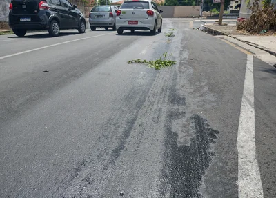 Motocicletas escorregaram no óleo derramado na pista