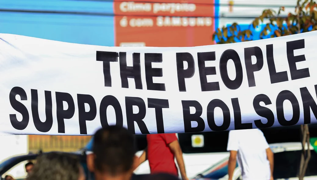 "O povo apoia Bolsonaro"