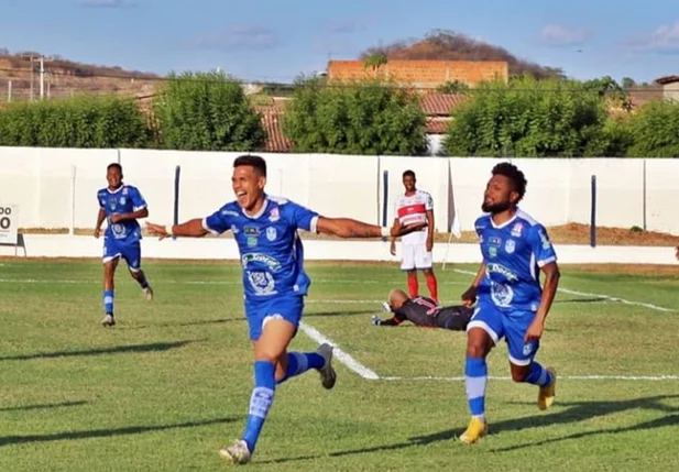 Oeirense vence o Piauí e assume a liderança na Série B
