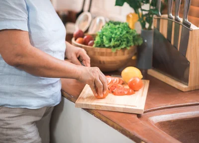 Pacientes com Alzheimer precisam de atenção na dieta