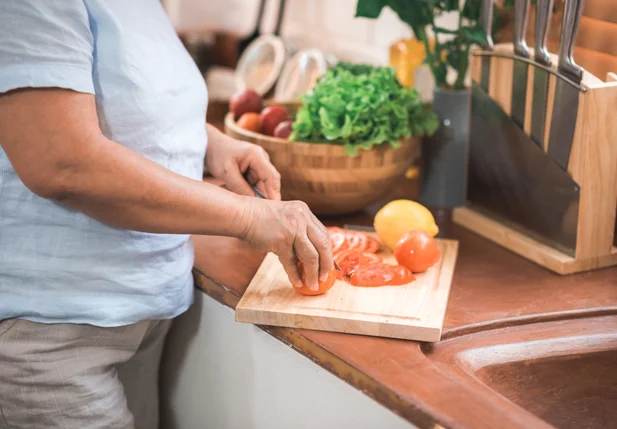 Pacientes com Alzheimer precisam de atenção na dieta
