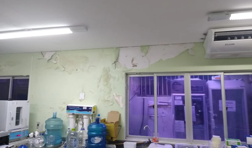 Paredes do Lacen estão em péssimas condições