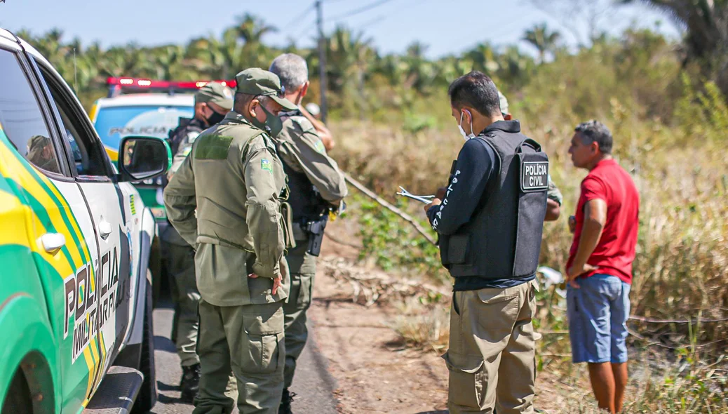 Polícia Militar e Polícia Civil no local