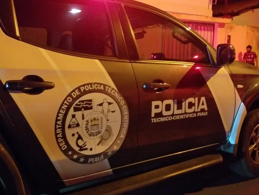 Polícia Técnico-Científica no local