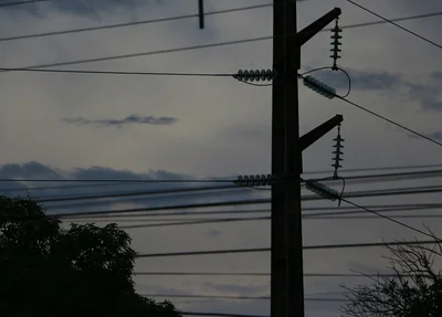 Poste sem energia elétrica