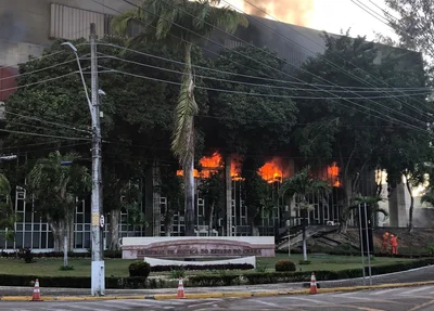 Prédio em chamas