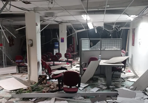 Quadrilha explode e rouba agência do Bradesco em Castelo do Piauí