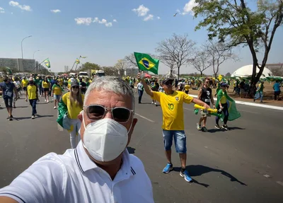 Senador Eduardo Girão na manifestação em Brasília