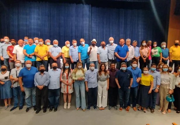 Sílvio Mendes e Iracema Portella iniciam pré-campanha na Capital