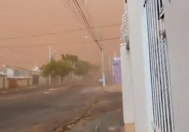Tempestade de areia atinge São Paulo e transforma o dia em noite