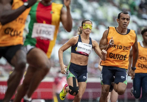 Thalita Simplício fica com prata por 4 milésimos na Paralimpíada