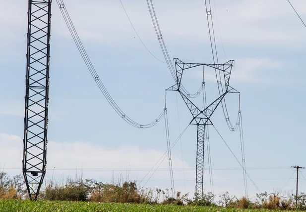 Torres de transmissão de energia elétrica