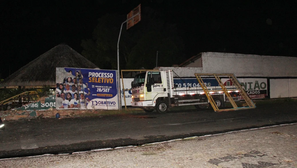 Trecho da rua Pires de Castro ficou interditado