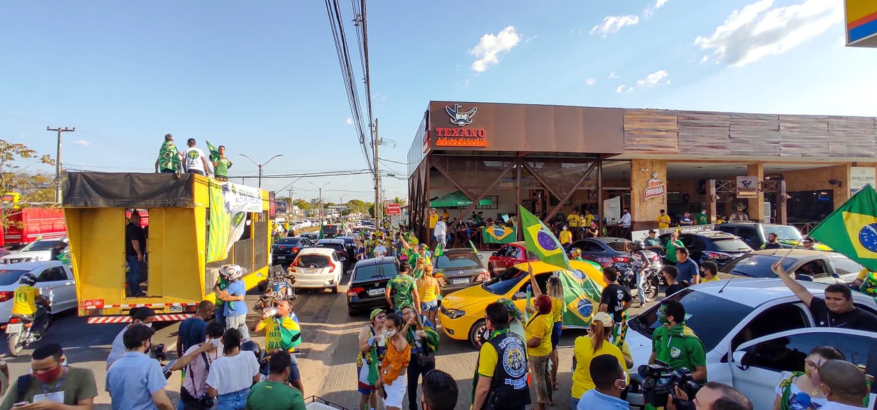 Várias pessoas estiveram presentes na manifestação pró-Bolsonaro em Teresina