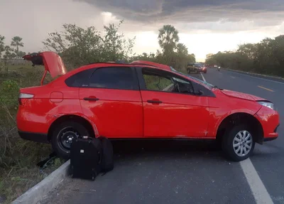 Veículo capotou durante uma manobra