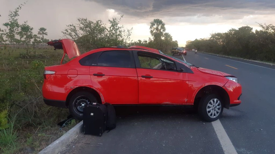 Veículo capotou durante uma manobra