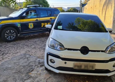 Veículo VW/UP foi apreendido pela PR