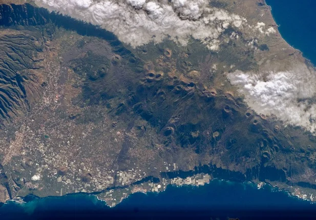 Vulcão ameaça entrar em erupção