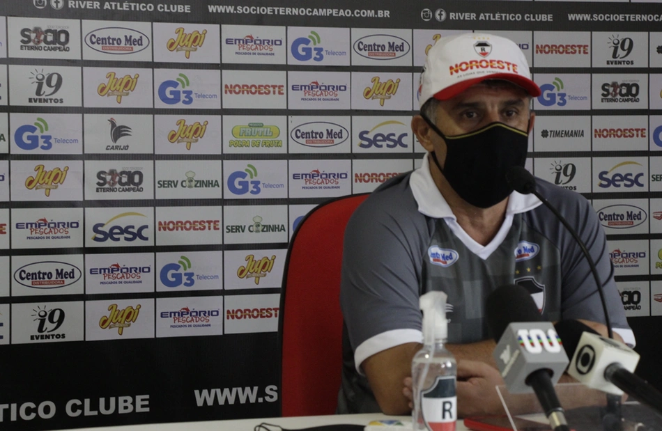 Wallace Lemos, técnico do River