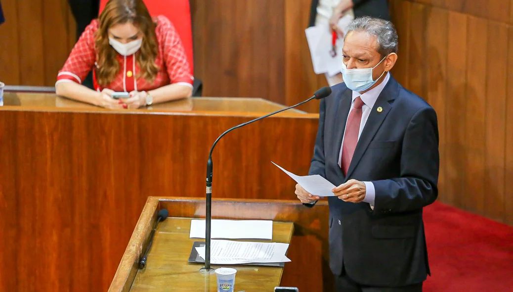 Wilson Brandão discursa na Alepi