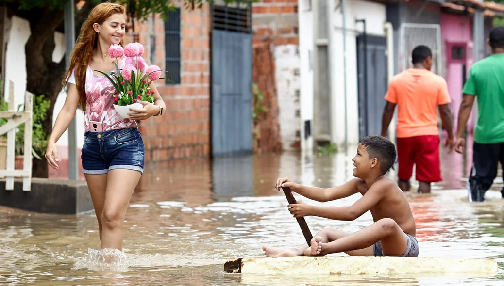 Água invadiu casas na Vila Apolônio, zona Norte de Teresina