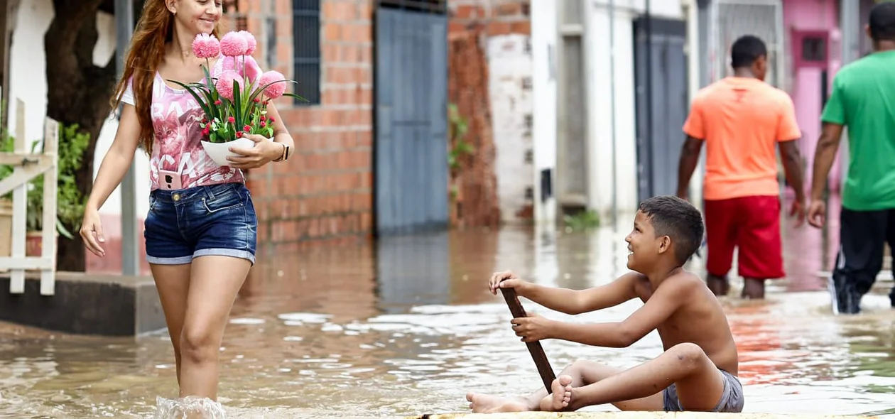 Água invadiu casas na Vila Apolônio, zona Norte de Teresina