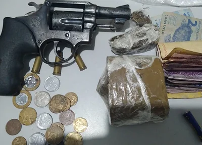 Arma de fogo, drogas e dinheiro apreendido