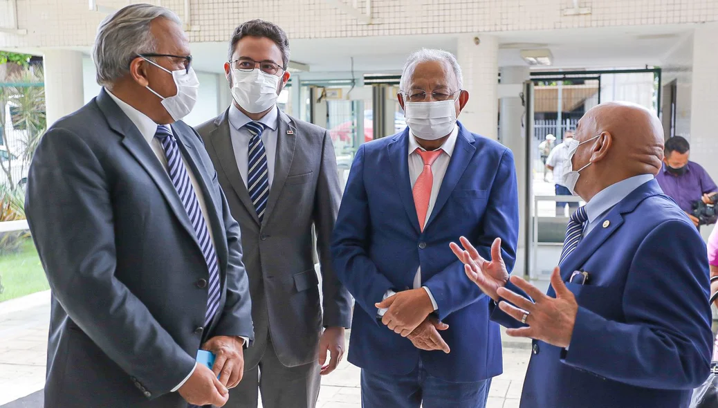 Autoridades participaram da visita