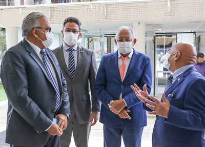 Autoridades participaram da visita