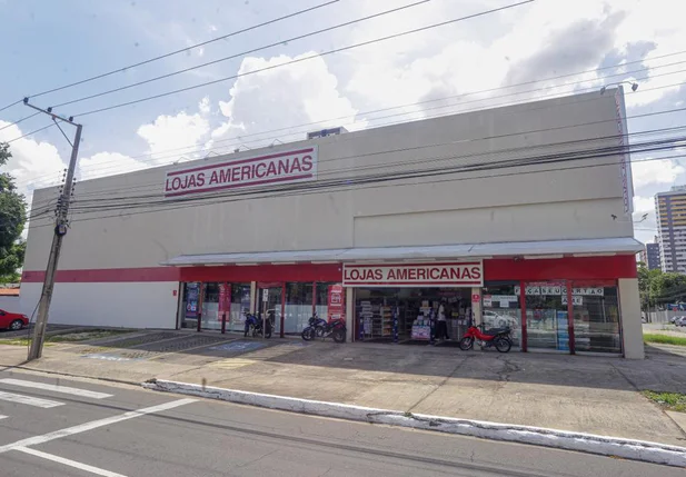 Bandido rende clientes e faz arrastão nas Lojas Americanas em Teresina