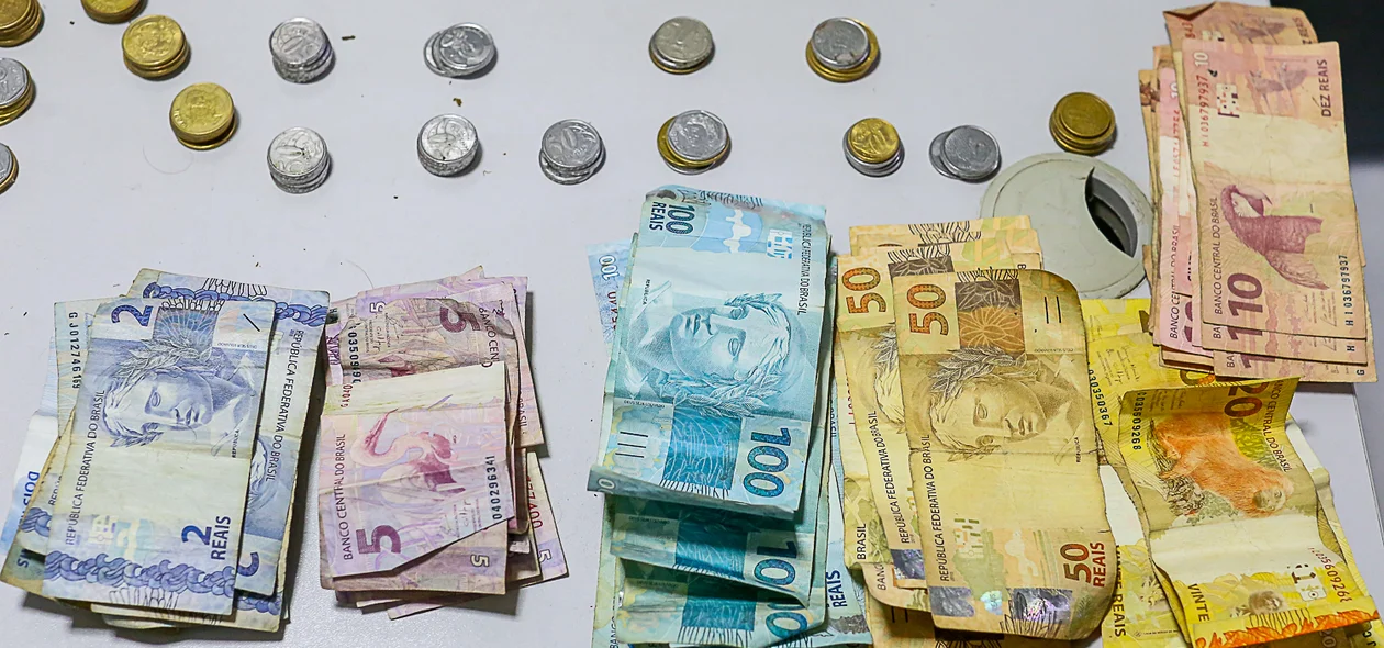 Bastante dinheiro apreendido