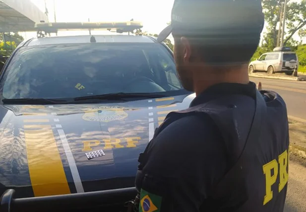 Caminhoneiro é autuado pela PRF por portar anfetaminas na BR 230 em Floriano