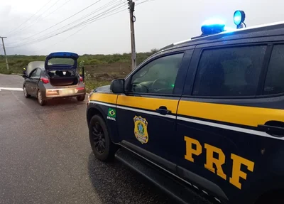 Carro recuperado pela PRF
