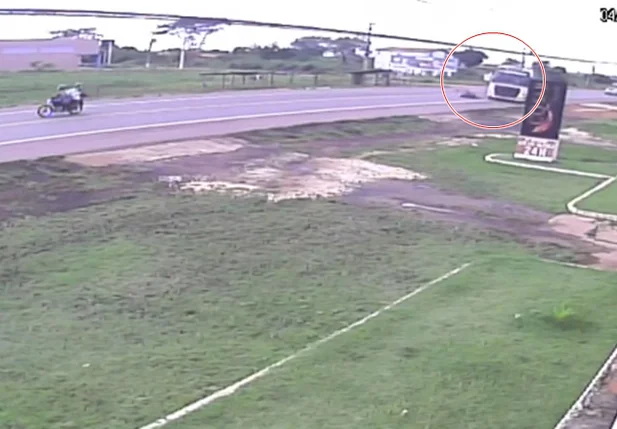 Ciclista é atropelado por carreta na BR 343 em Altos