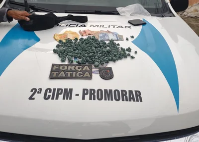 Drogas apreendidas pela PM com o acusado
