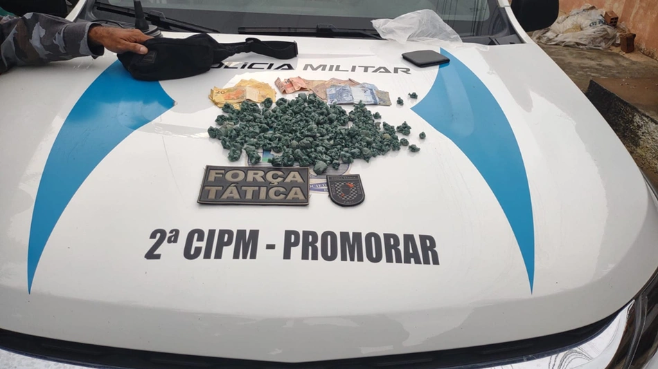 Drogas apreendidas pela PM com o acusado