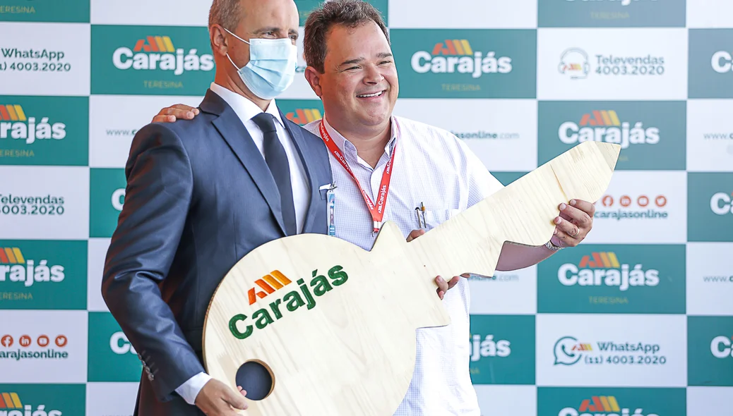 Entrega simbólica da chave da loja