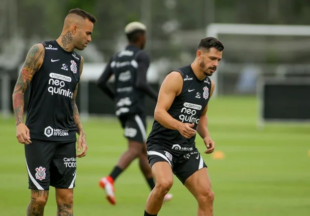 Equipe do Corinthians se prepara para confronto com o Santos