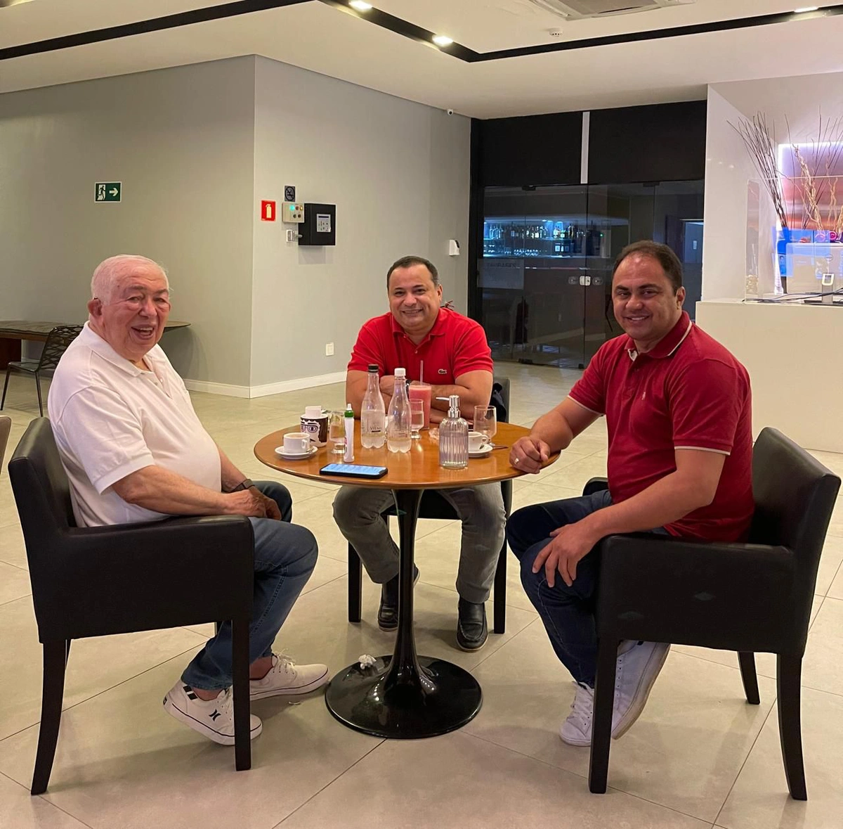 Evaldo Gomes ao lado do ex-deputado Paes Landim