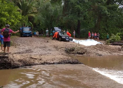 Família morre após carro cair em rio em Altos