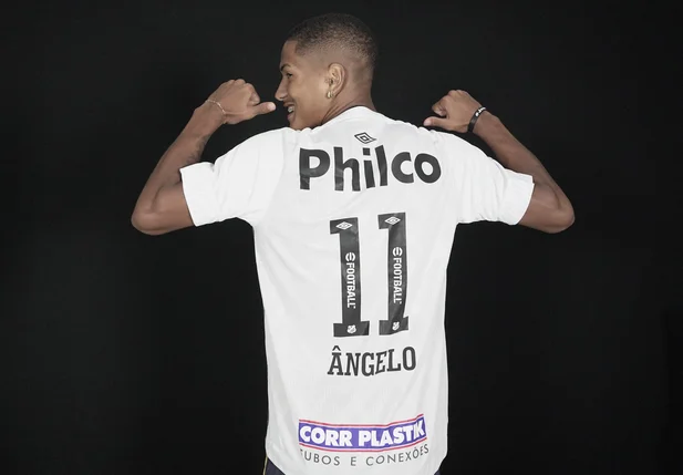 Garoto Angelo herdou o número 11 que era de Marinho
