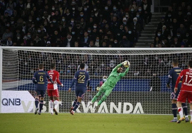 Goleiro Donnarumma, jogador do Paris Saint-Germain
